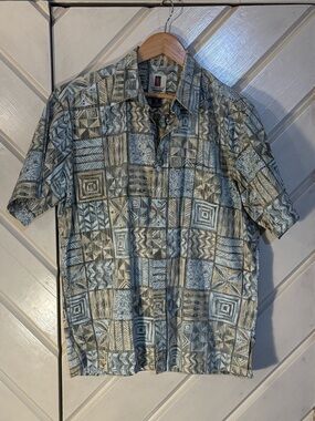 Tori Richard Short-Sleeve Camp Shirt in Sage and Cream Geo Print